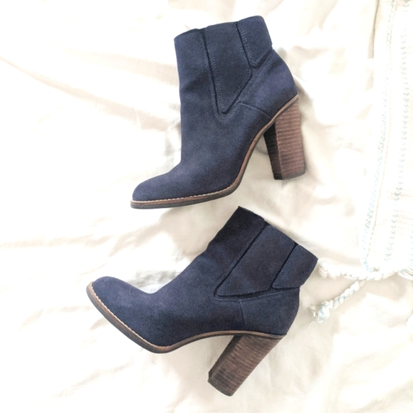 Lucky Brand Suede Ankle Boots Navy Blue Size 6 - Picture 2 of 5